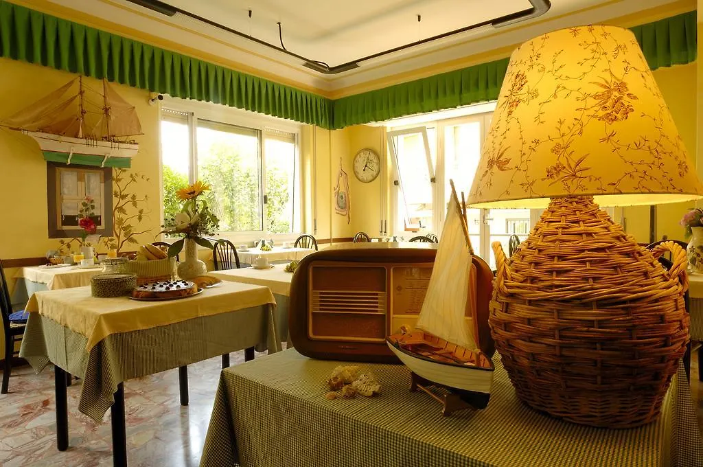 Villa Pina Laigueglia 2*,