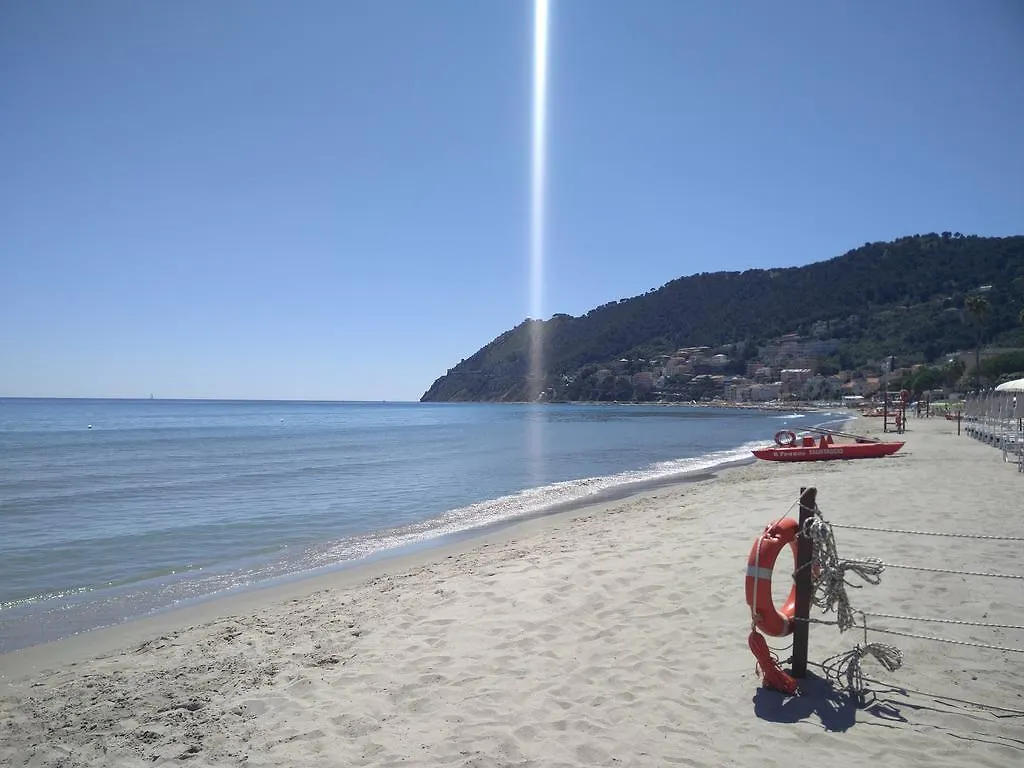 Villa Pina Laigueglia 2*,  Italien